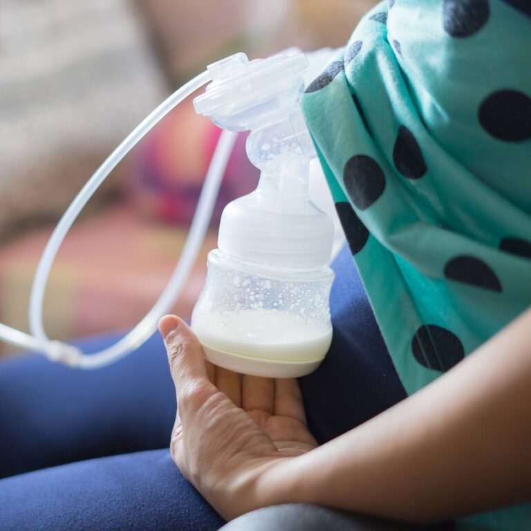 How Much Milk Should You Be Pumping? (What’s Normal & What’s Not)